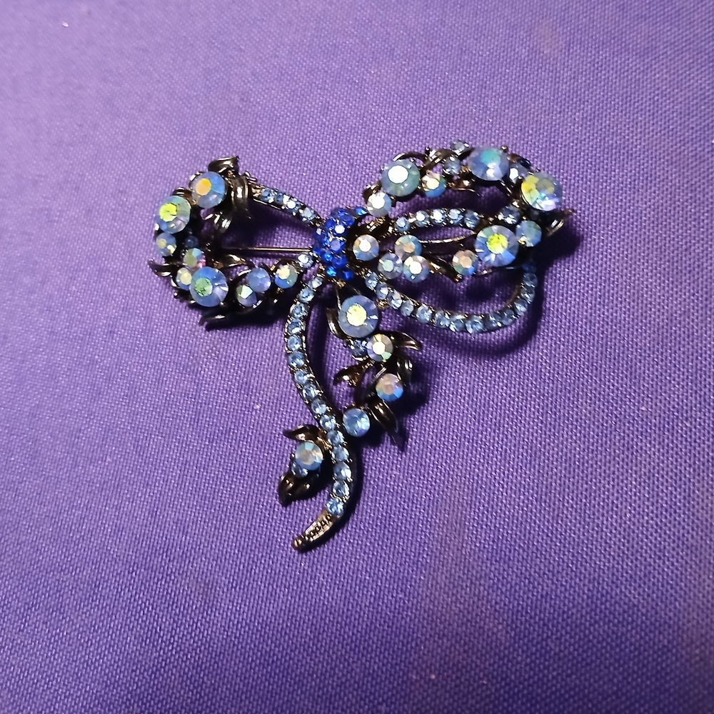 Blue Crystal Bow Brooch - Women's Jewelry - Picture 3 of 4